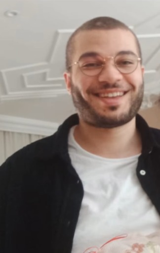 أيمن أبن شقيقة أحمد مكي 