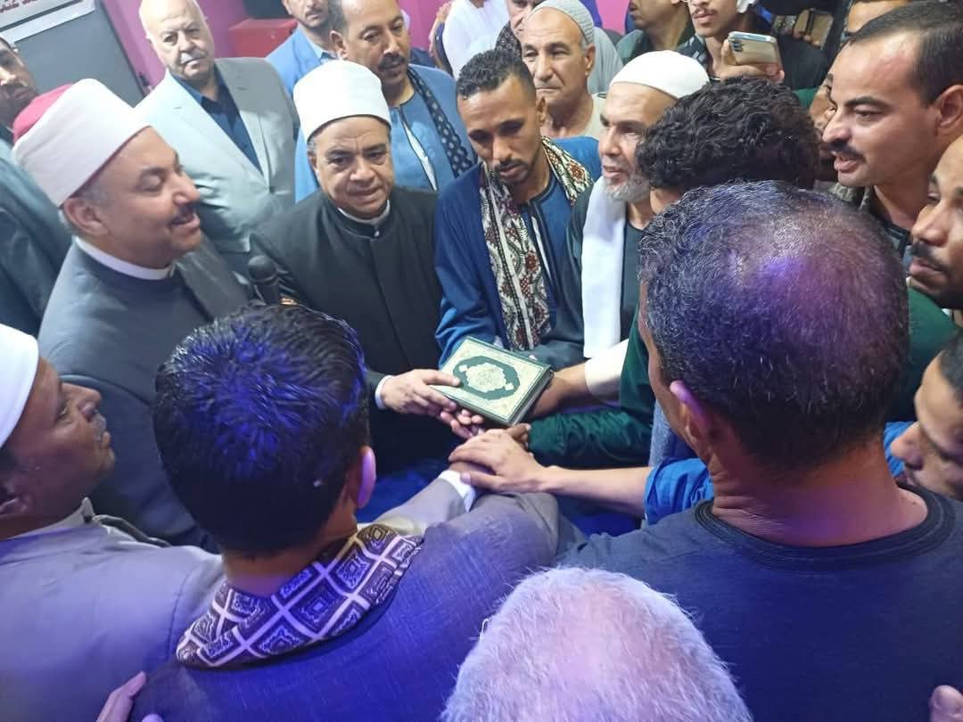 جلسة صلح بين ثلاث عائلات في أسيوط