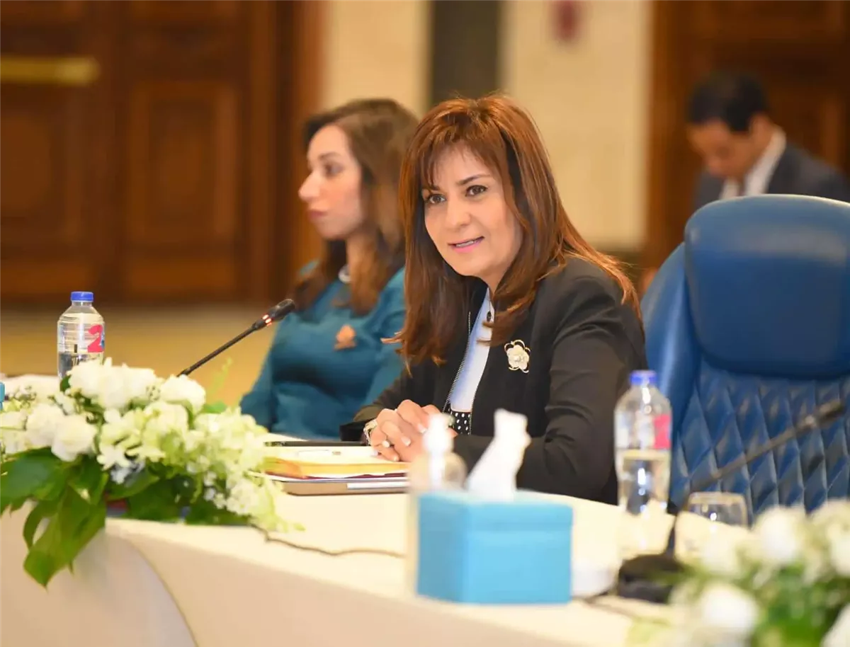 <strong>السفيرة نبيلة مكرم </strong>