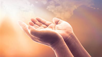 دعاء اليوم السادس عشر.. اللهم احفظ قلوبنا من الغفلة وألسنتنا من الزلل