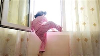 مأساة في حدائق أكتوبر.. طفلة تسقط من الطابق الثاني وتفقد حياتها