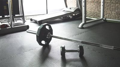 حريق يلتهم صالة العاب رياضية بالوراق والنيابة تحقق 