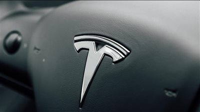 تسلا تسجل أول انخفاض سنوي في مبيعاتها.. نقطة تحول للعملاق الكهربائي