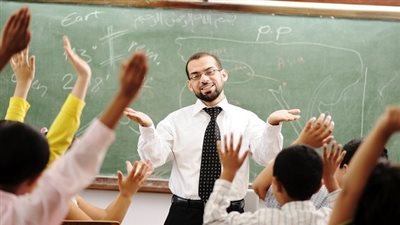 بعد حكم السجن.. المحكمة العليا تنتصر لـ مُعلم رياضيات وتعيده للعمل 