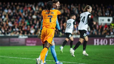 عقوبة مغلظة على فينيسيوس بعد واقعة تعديه وطرده أمام فالنسيا