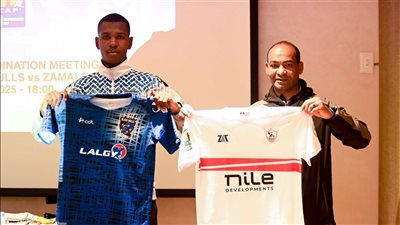 الزمالك بقميصه الأساسي أمام بلاك بولز في الكونفدرالية.. وحارسه باللون الرمادي 