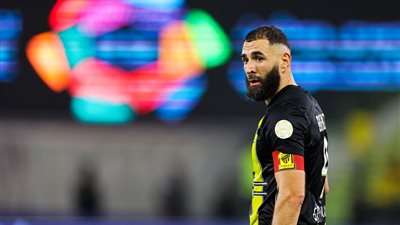 بنزيما: الحديث عن اعتزالي كلام فارغ.. وهذه رسالتي لـ فينيسيوس