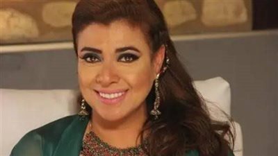 آخرهم نشوى مصطفى.. فنانون تخطوا الحزن من أجل العمل