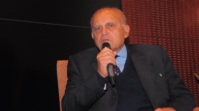 مصر تكرّم علماؤها| صالة كبار الزوار بمطار أسوان تحمل اسم 