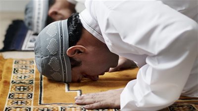 هل يجوز الدعاء بآية من القرآن الكريم أثناء السجود؟.. الإفتاء توضح