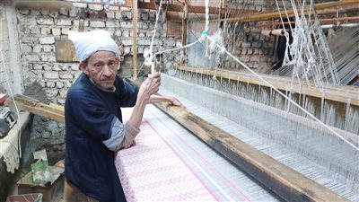 موروث من الفراعنة... حكاية صناعة النسيج اليدوي في سوهاج (صور)