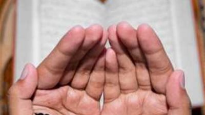 حكم مسح الوجه بعد الدعاء.. هل هو سنة أم بدعة؟ الأزهر يوضح