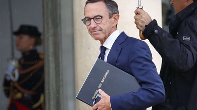 اليمين في فرنسا يشدّد الخناق على الهجرة..هل تنجح الحكومة في مواجهة التدفق؟