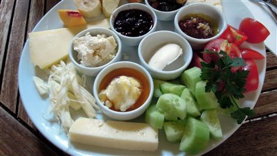 أسامة القاضي يفجّر مفاجأة: الفطار أهم وجبة.. خدعة تسويقية من القرن الماضي