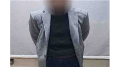  ضبط عاطل يغافل كبار السن ويسرق بطاقاتهم الإئتمانية أثناء صرف المعاش