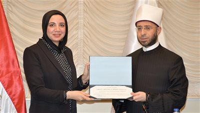 أطلق اسمها على كويكب وكرمها وزير الأوقاف.. من هي الباحثة ياسمين مصطفى؟ 