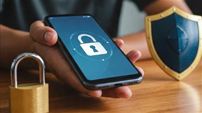 10 طرق فعالة تحمي الهاتف الذكي من التجسس في عصرنا الرقمي الحالي