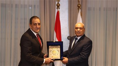 رئيس النيابة الإدارية يقوم بزيارة لمجمع الإصدارات المؤمنة والذكية