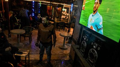 بالصور..  الصحف العالمية: عمر مرموش يثير ضجة على المقاهي في مصر 