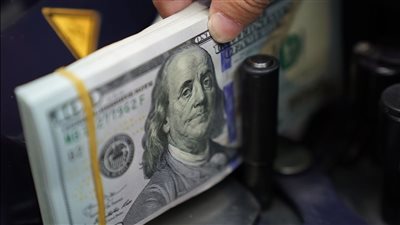الدولار يحافظ على مستواه أمام الجنيه في بداية تعاملات اليوم