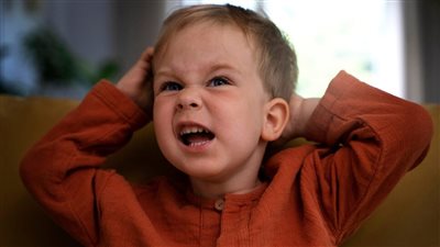 نوبة غضب طفلك تشير إلى إصابته بهذا المرض .. انتبهي 