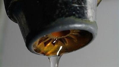 أهالي نصر النوبة ينفوا تلوث المياه: «المياه سليمة ومفيش فيها أي مشاكل»|خاص