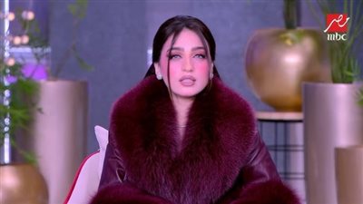 ياسمين عز: جوزك في البيت نعمة.. بيشتغل في البرد وأنتي متدفية.. وترند 