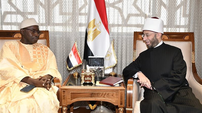 الأزهري ومستشار رئيس