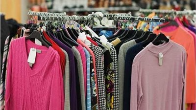 مفاجأة حول مصدر الملابس المستعملة بمصر.. تدخل عن طريق الجمعيات الخيرية (فيديو)