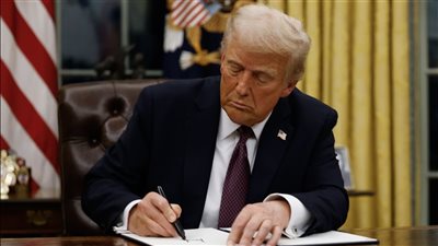 أستاذ علوم سياسية: ترامب يتراجع تكتيكيًا بشأن تهجير الفلسطينيين أمام الموقف المصري