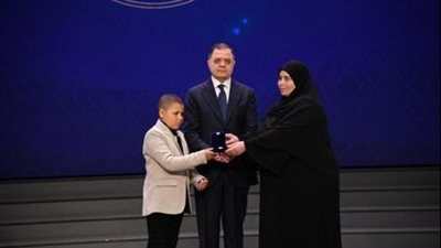 وزير الداخلية يكرم  أسر الشهداء والمصابين والمتميزين من رجال الشرطة... صور