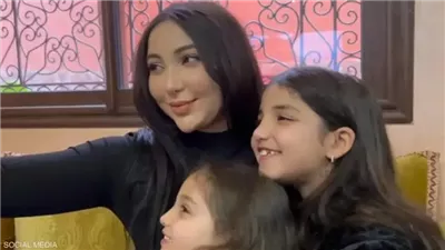 أول لقاء.. لحظات مؤثرة تجمع دنيا بطمة بابنتيها عقب خروجها من السجن 