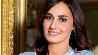 في عيد ميلادها الـ 46.. هل تعيش الفنانة حلا شيحة قصة حب؟ 