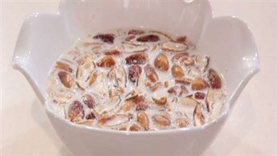 بدون إضافة سكر... طريقة صحية لعمل البلح باللبن