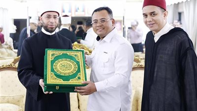 وزير الأوقاف يهدي ماليزيا مراجع علمية لدعم الفكر المعتدل ومواجهة التطرف