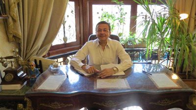 أستاذ أمراض جلدية يكشف طرق حماية القدمين من البرودة (فيديو)