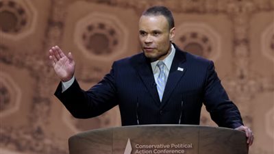 ترامب يختار المذيع المحافظ دان بونجينو نائبًا لمدير مكتب التحقيقات الفيدرالي