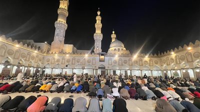 فى أيام المغفرة … الجامع الأزهر كامل العدد فى صلاة التروايح 