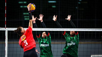 بالصور.. الأهلي يتغلب على سبورتنج ويصعد لنهائي دوري سيدات الكرة الطائرة