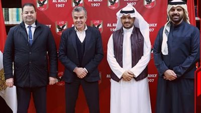 النادى الأهلي يستقبل وفد أكبر منتدى للاستثمار الرياضي بحضور خالد مرتجي