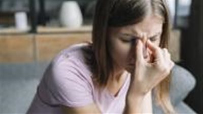 دراسة توضح معاناة بعض الفتيات من أعراض ما قبل انقطاع الدورة الشهرية في منتصف الثلاثينات