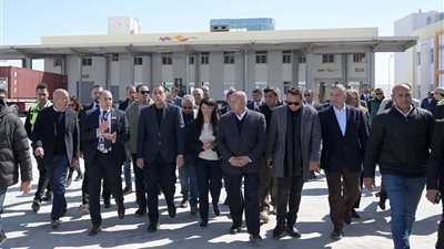 رئيس الوزراء يفتتح المركز اللوجستى الجمركى المطور لـ