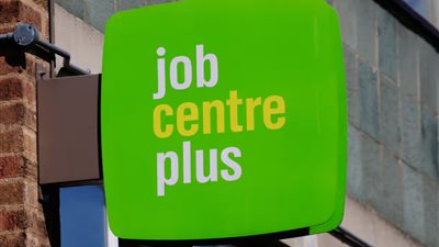 بريطانيا تشهد ارتفاعًا مقلقا للشباب غير الملتحقين بالتعليم أو العمل أو التدريب