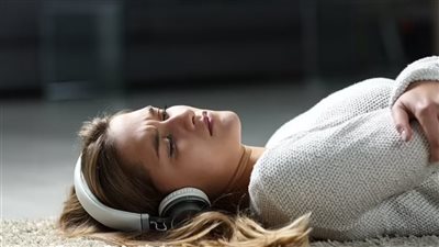 كيف تؤثر سماعات إلغاء الضوضاء على سمعنا؟ الخبراء يكشفون المخاطر