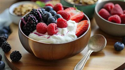 ماذا يحدث للجسم عند تناول الزبادي اليوناني على السحور؟