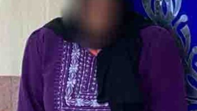 أب يتاجر بطفليه.. تركهما لسيدة لاستغلالهما في التسول وبيع المناديل بطريق السويس