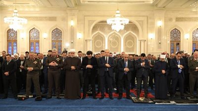 بحضور مفتي الجمهورية.. رئيس الوزراء يفتتح مسجد 