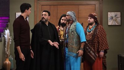 أكرم حسني وأحمد عبد الوهاب يقيمون زارا مع شرموفرز في الحلقة الثانية من مسلسل الكابتن