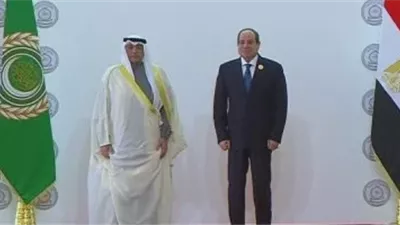 الرئيس السيسى يستقبل الوفود المشاركة بالقمة العربية الطارئة (فيديو)