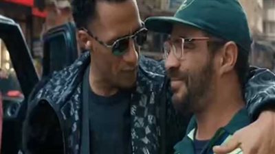 جائزة بـ 100 ألف جنيه..محمد رمضان يفاجئ أحد عمال النظافة في الشارع